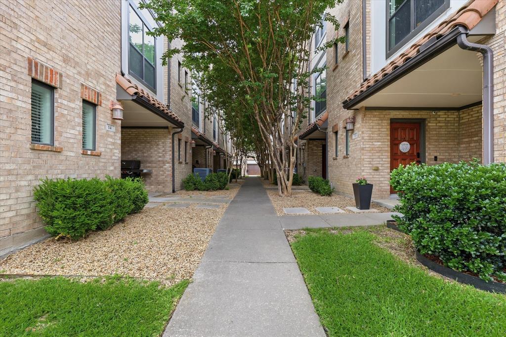 Citta Twnhms Condos - Residential