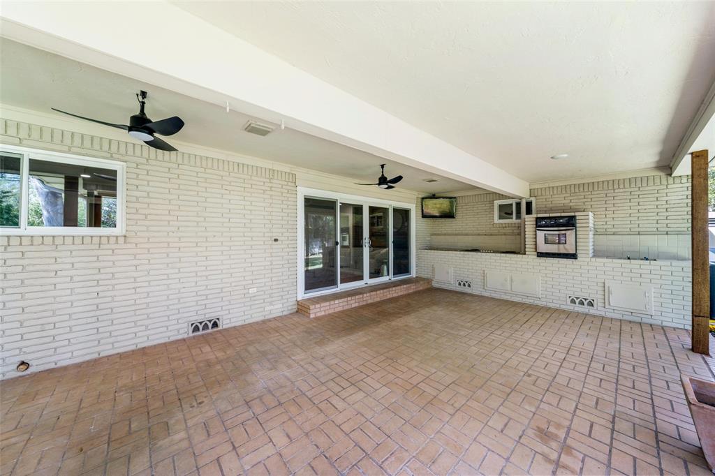 1701 Royal Oaks Drive