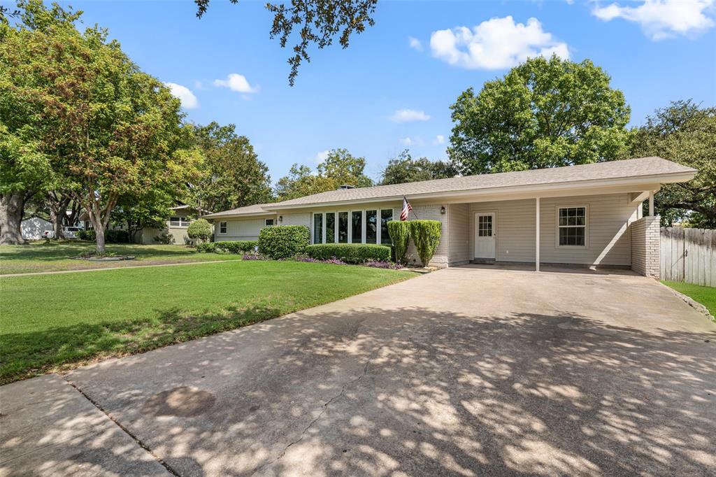 1701 Royal Oaks Drive