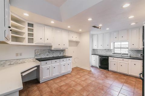 Tiny photo for 4346 Macarthur Avenue, Highland Park, TX 75209 (MLS # 21142617)