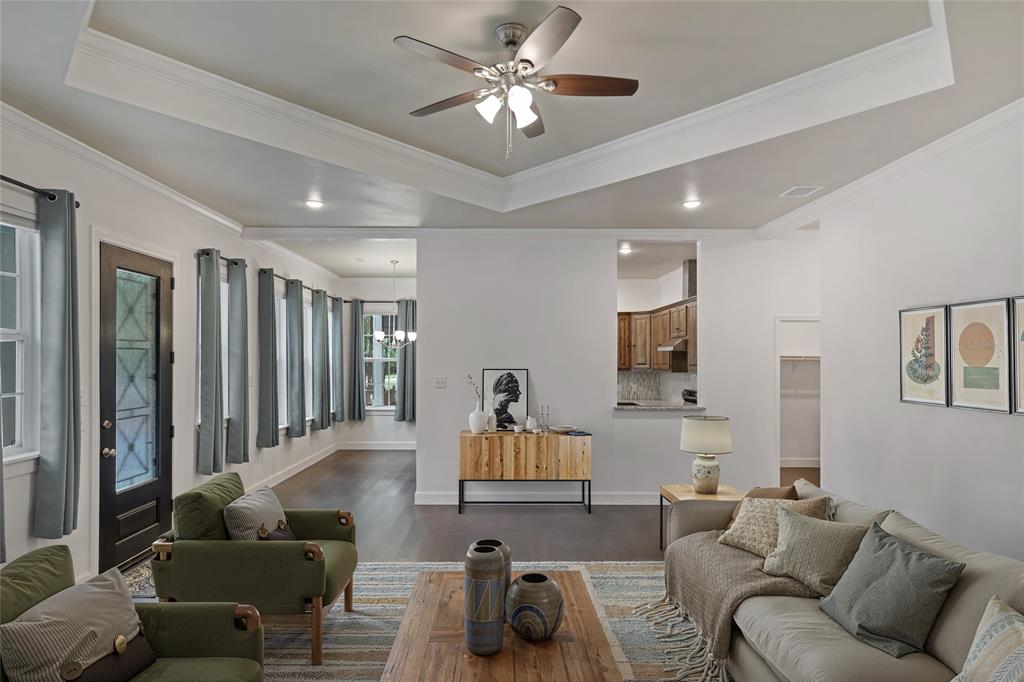 2526 Fox Point Circle
