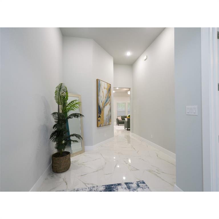 2217 S Peachtree Court