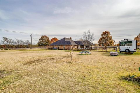 A home in Crowley