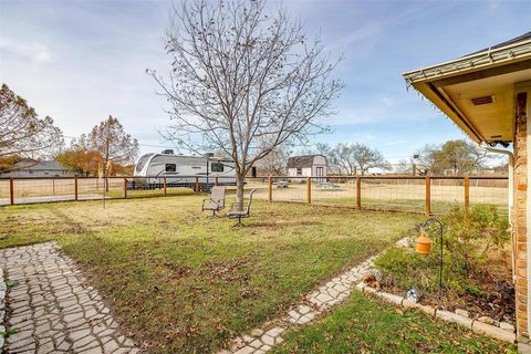 A home in Crowley