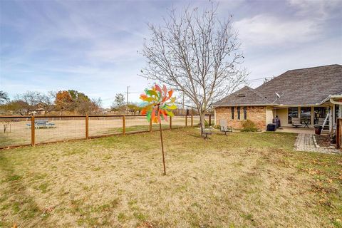 A home in Crowley