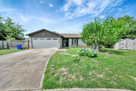 6051 Oakdale Court Watauga TX 76148