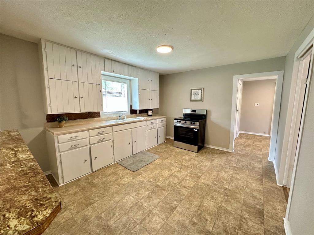 500 W Lone Star Avenue