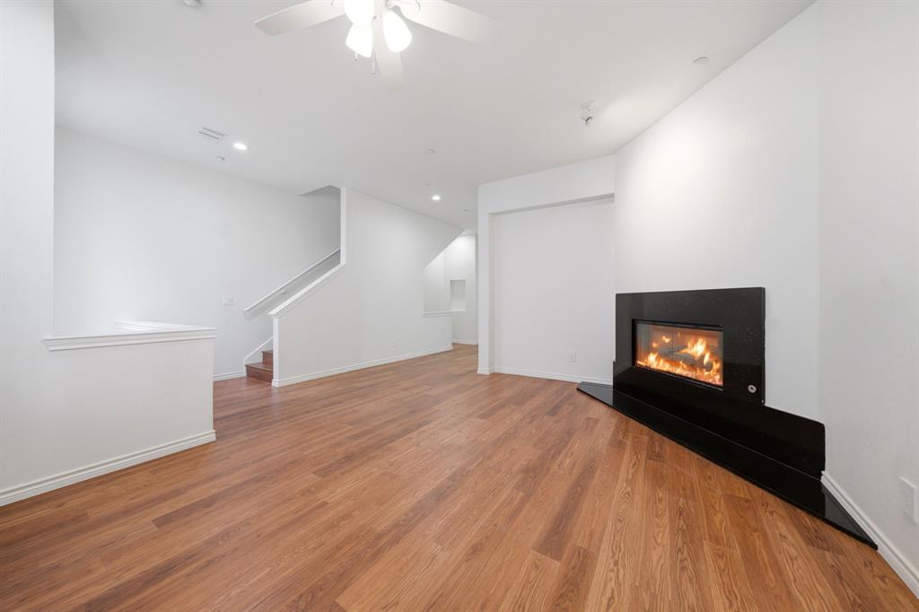 4330 Mckinney Avenue 16