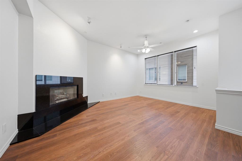 4330 Mckinney Avenue 16