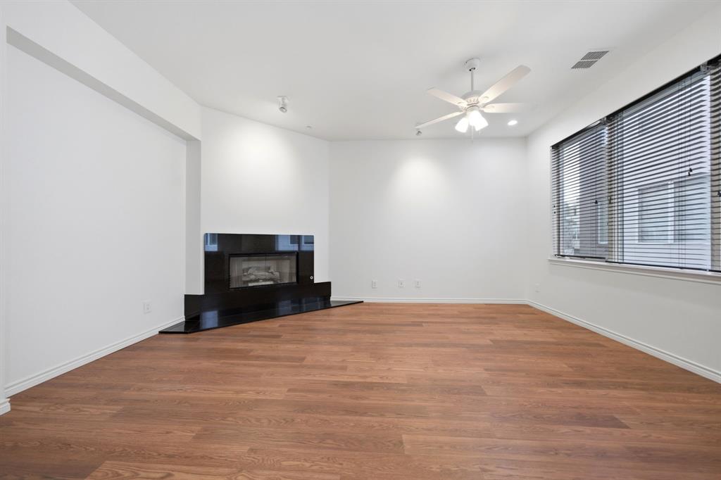 4330 Mckinney Avenue 16