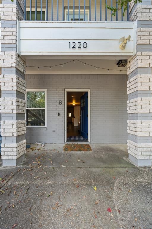 1220 Wood Avenue