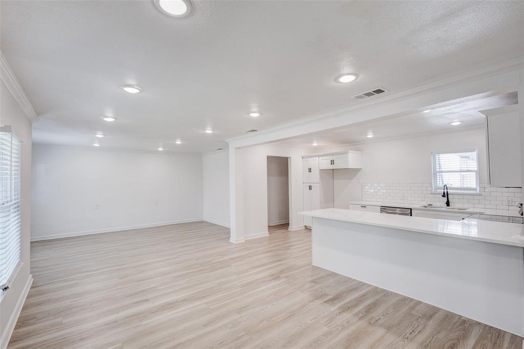 805 Crockett Street