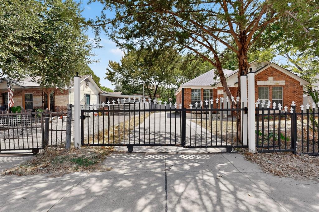 762 Bethpage Avenue