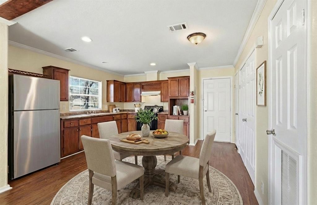 2313 Fernwood Avenue