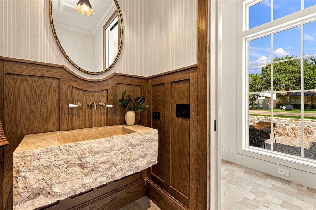 6526 Woodland Drive