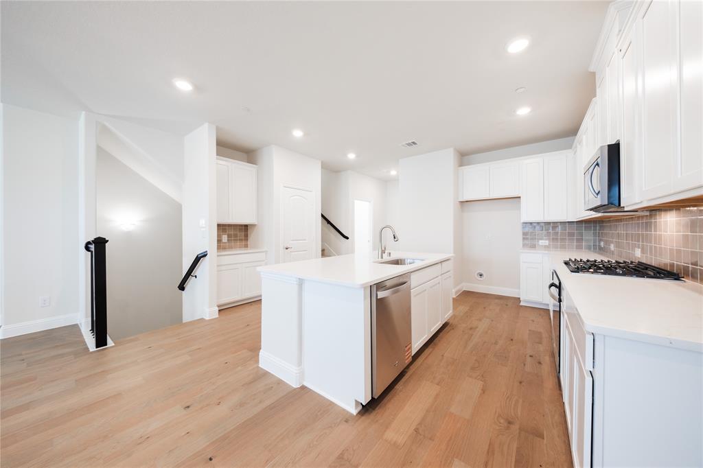 7929 Sunset Boulevard