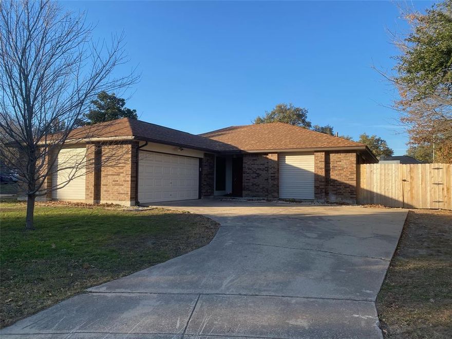 Welcome to this charming, one-owner home nestled on a desirable corner lot within a quiet cul-de-sac. The home boasts ample parking with a long driveway and additional street availability and is conveniently located near shopping, restaurants, Lockheed, and the Naval Air Station.
Inside, discover a meticulously maintained interior featuring new flooring and an updated master shower that adds a touch of luxury. The kitchen and utility room offer custom drawers inside the cabinets, and the bedrooms offer closets designed for maximum storage. Enjoy shade from the trees which include magnolias, red maple, nectarine, peach, and a small pecan tree! Don't miss the opportunity to own this exceptional property that combines comfort, functionality, and a prime location!