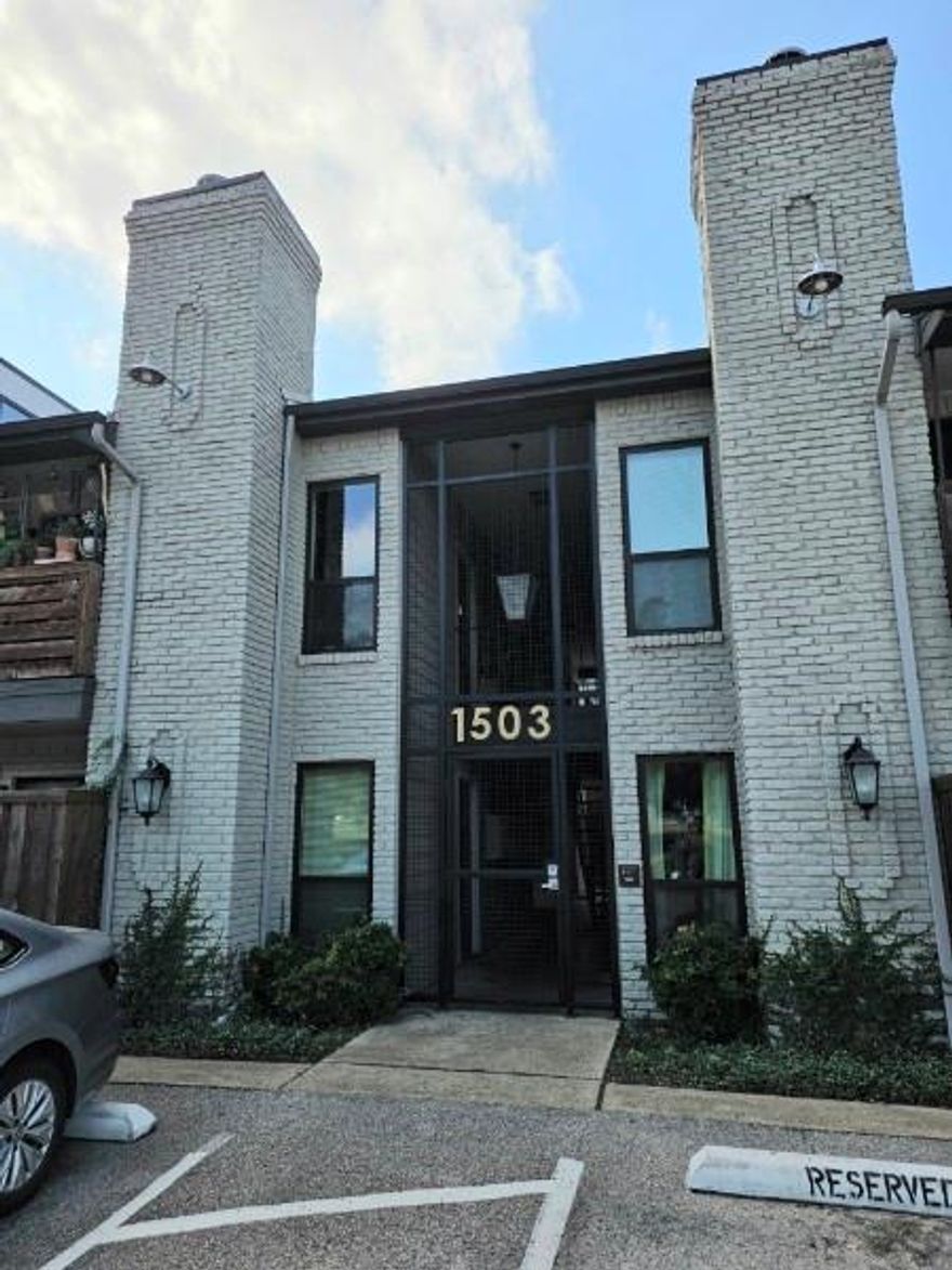 Location ... Location ... located in a highly desirable are, close to White Rock Lake, Downtown & Uptown Dallas. This Corner one bedroom, one bathroom condo, first floor unit is ready to be a perfect home or great investment.
