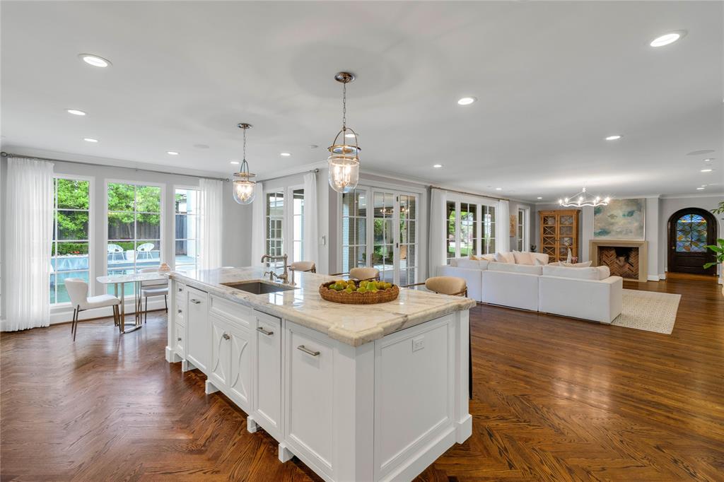 4416 Beverly Drive