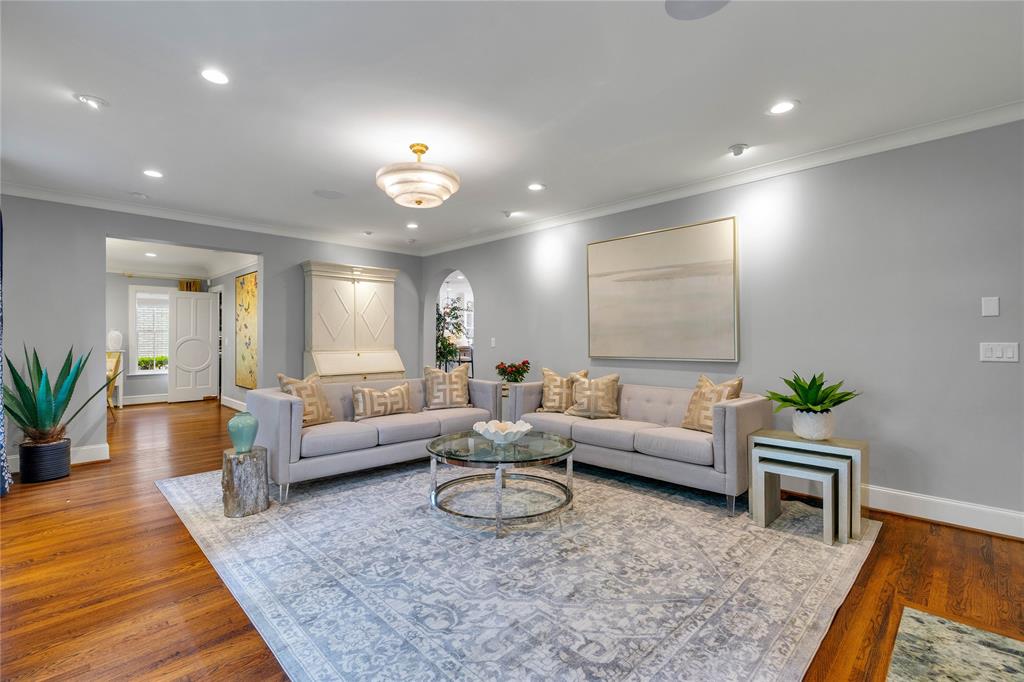 4416 Beverly Drive