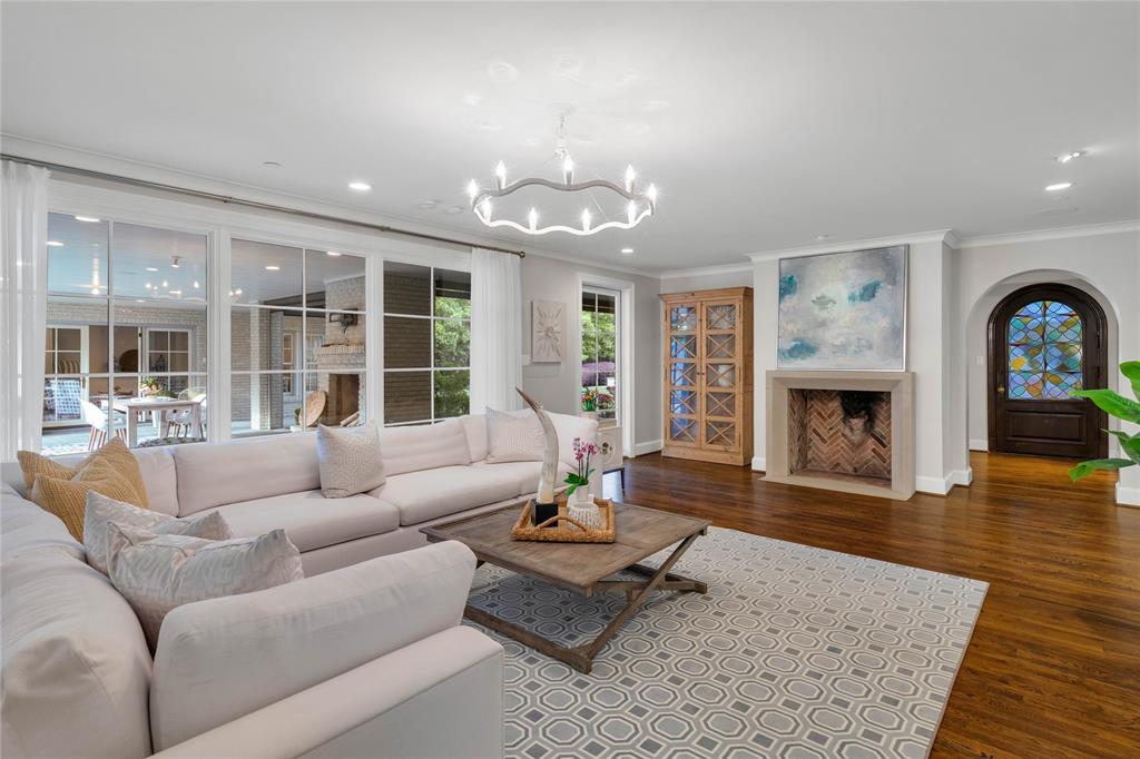 4416 Beverly Drive