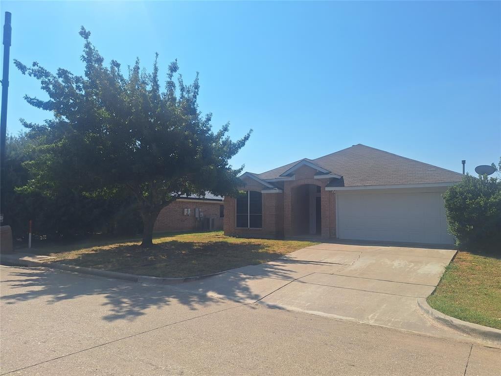 Photo of 3516 Paladin Place, Fort Worth, TX 76137 (MLS # 21375067)