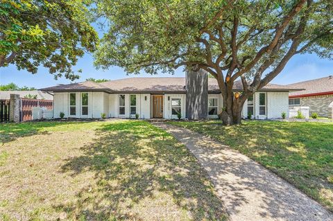 3205 Saint Ives Court Plano TX 75075