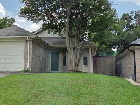 Photo of 1918 Lee Drive, Denton, TX 76209 (MLS # 21301358)