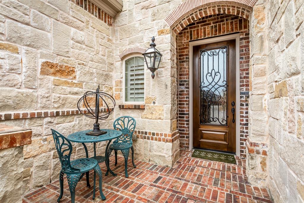 907 Clear Water Drive