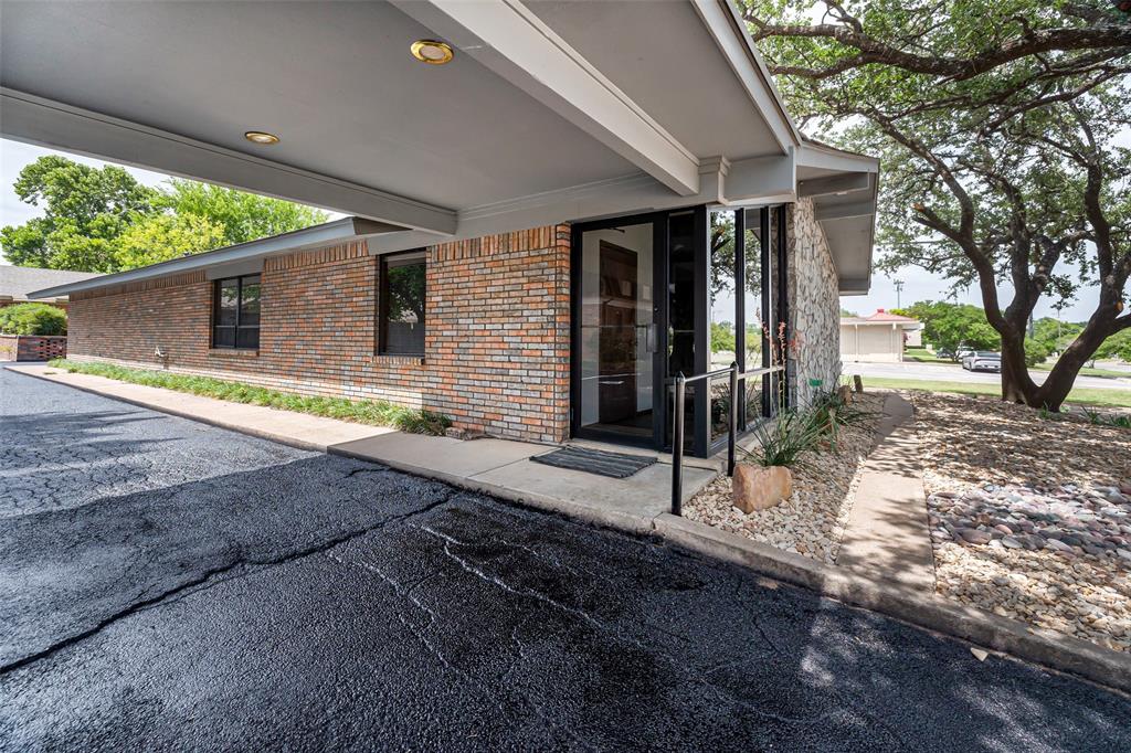 1512 Crestridge Drive