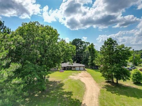 2585 Fm 250 N Hughes Springs TX 75656