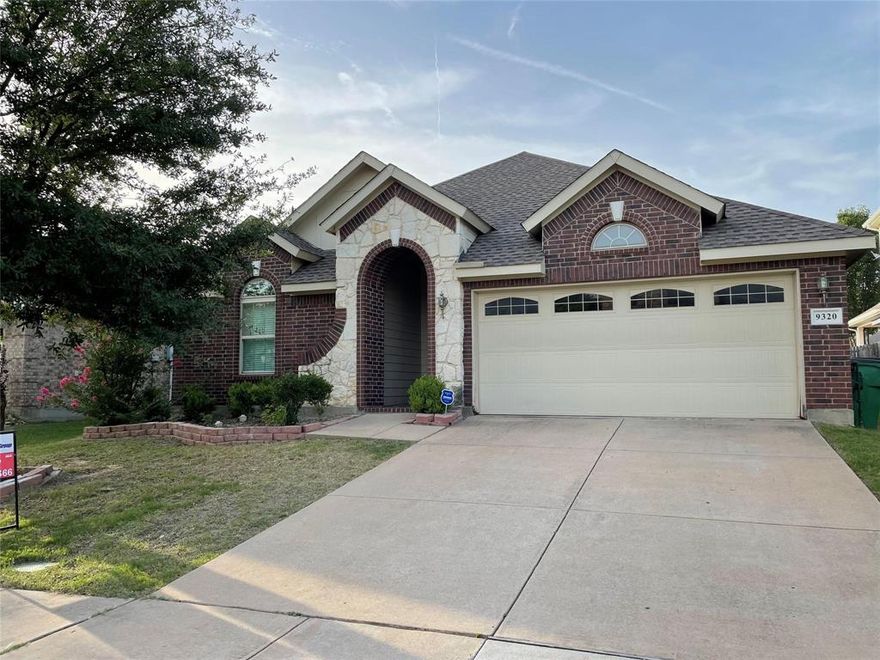 Spacious 4 bedroom house available for immediate move in! New Paint! Laminate flooring in living room, dining room, hallway and all 3 bedrooms! Only Master room and closet has carpet. Islanded kitchen with granite countertops and breakfast bar. Great location with Frisco ISD. Come and show it, this one will not last, HOA paid by owner, pet case by case.