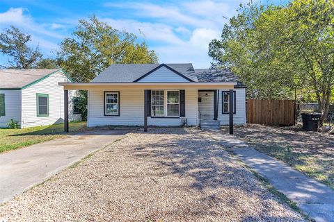 Photo of 904 N Virginia Street, Terrell, TX 75160 (MLS # 21094228)