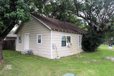 Photo of 2510 Gilmer Street, Caddo Mills, TX 75135 (MLS # 21270591)