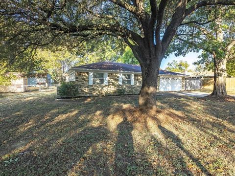 A home in Benbrook