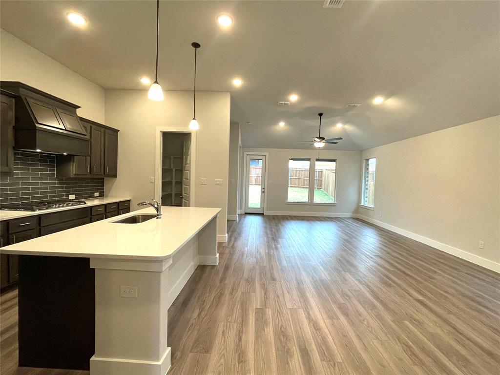 GATEWAY PARKS ADD PH 6 - Residential Lease