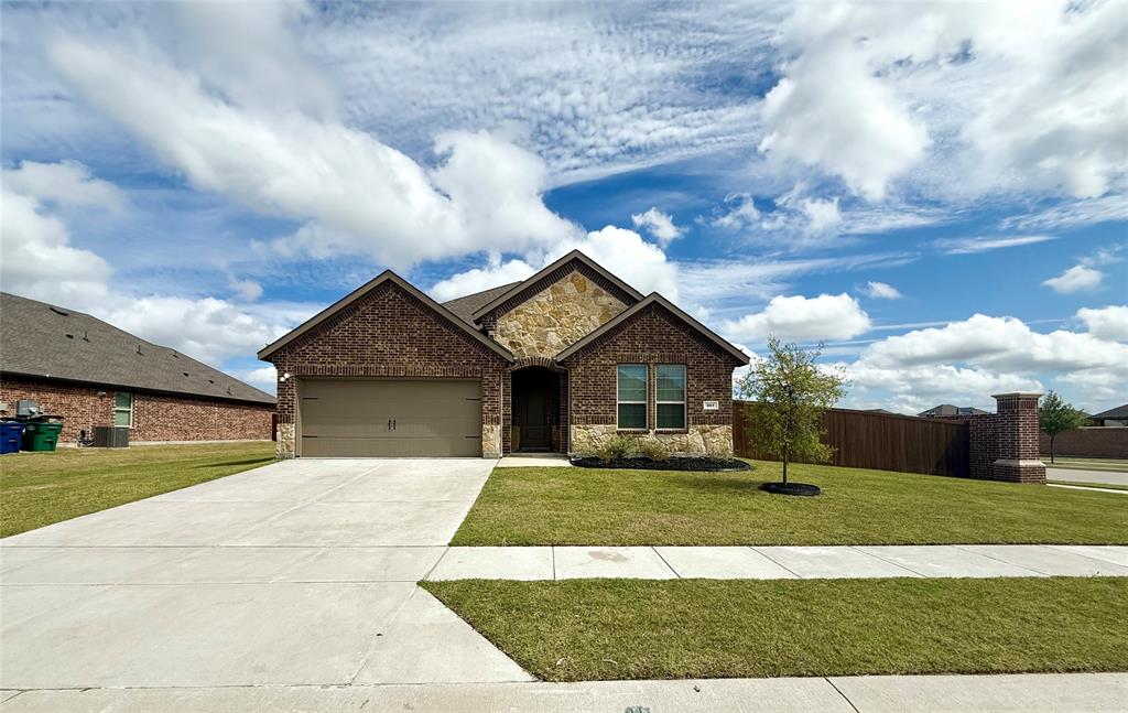 Photo 1 of 28 — 217 Beechwood Avenue, Fate, TX 75189