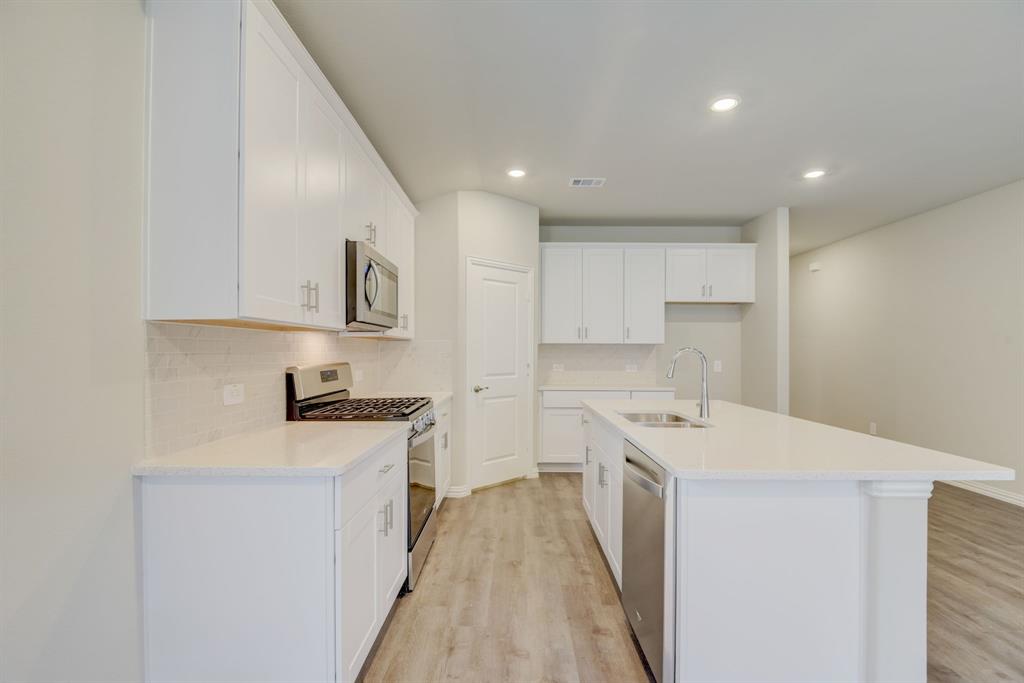 913 Lily Lane