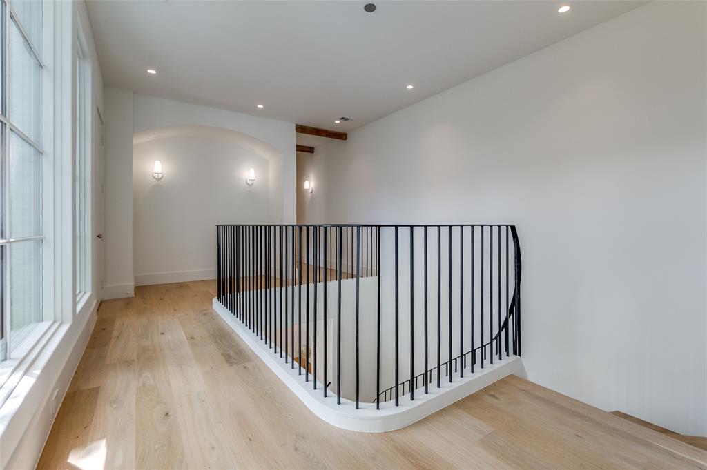 UNIVERSITY PLACE - Residential