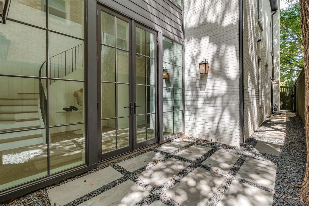 UNIVERSITY PLACE - Residential