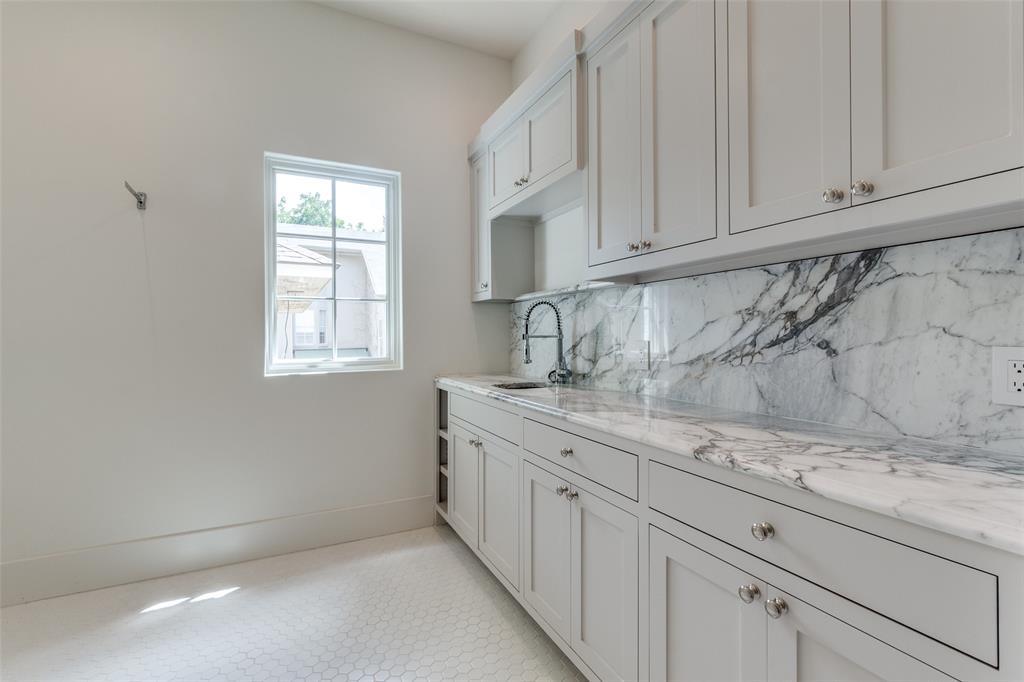 UNIVERSITY PLACE - Residential