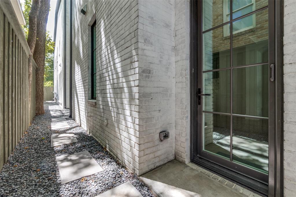 UNIVERSITY PLACE - Residential