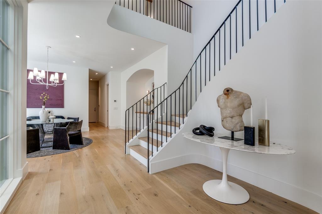 UNIVERSITY PLACE - Residential