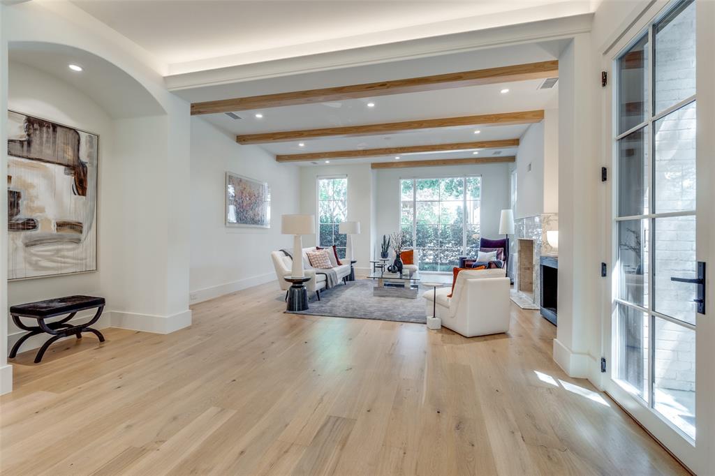 UNIVERSITY PLACE - Residential