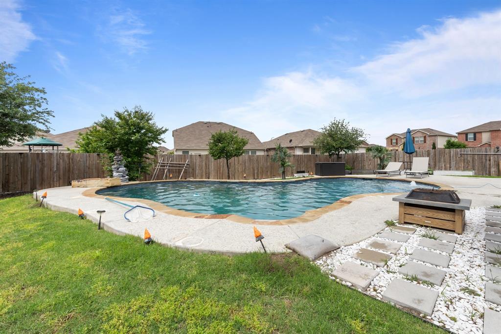 2304 Bermont Red Lane