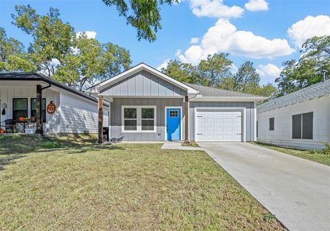 Photo of 208 D Street, Whitesboro, TX 76273 (MLS # 21216684)