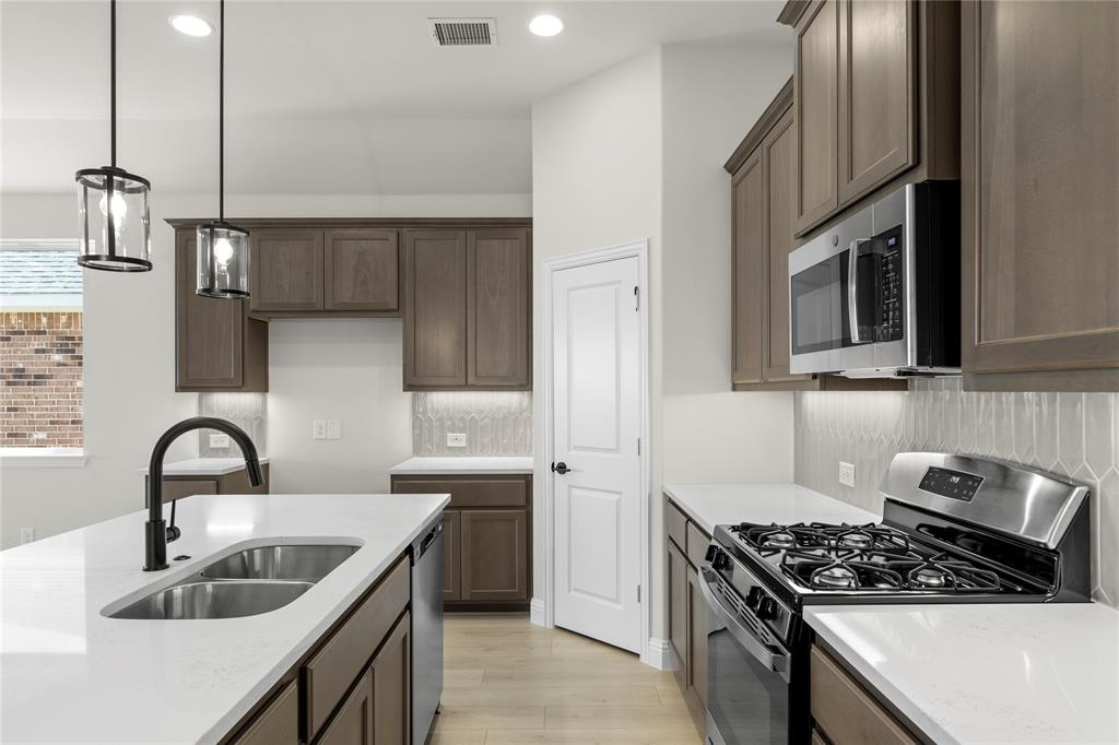 2122 NW Bloomsbury Lane