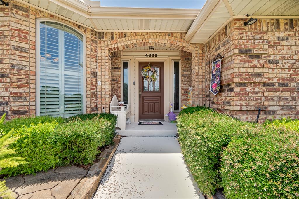 4609 Silverthorn Drive