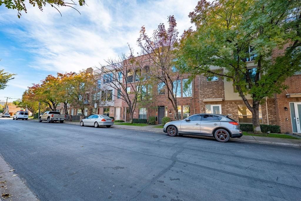 Photo of 2706 Floyd Street, Dallas, TX 75204 (MLS # 21150819)