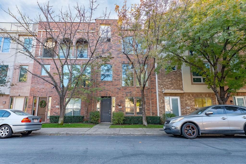 Photo of 2706 Floyd Street, Dallas, TX 75204 (MLS # 21150819)
